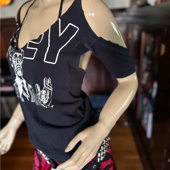 Horror shirt THEY LIVE! Cut up punk rock - Picture 3 of 4